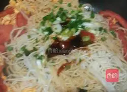 Illustration of how to make fried noodles with tomatoes and eggs 4