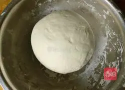 Illustration of how to make rose steamed buns 1