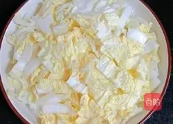 Illustration of how to make fried rice with baby cabbage and meatballs 3