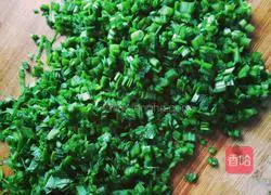 Illustration of how to make leek and pork dumplings 1