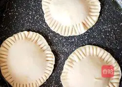 Illustration of how to make mini egg-filled pancakes 4