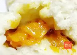 Illustration of how to make pumpkin buns 9