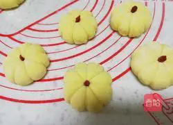 Illustration of how to make mini pumpkin bean paste buns 11