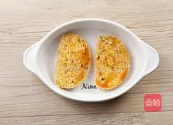 Illustration of how to make garlic butter grilled steamed buns 3