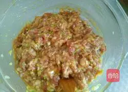 Illustration of how to make donkey meat buns 10