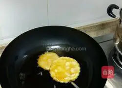 Illustration of how to make white rice and shrimp cakes 7