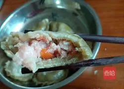 Illustration of how to make two-color dumpling wrappers 10