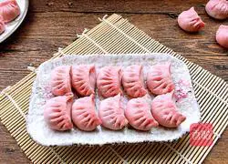 Illustration of how to wrap half-moon dumplings 11