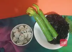 Little wontons fall in love with melon seeds ~ Illustration of how to make wontons in clear soup 1