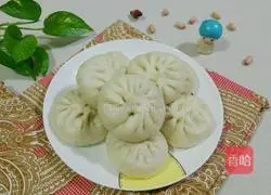 Illustration of how to make three fresh buns 17