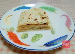 Illustration of how to make green onion layer cake 18