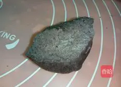 Illustration of how to make black rice noodles steamed buns 6