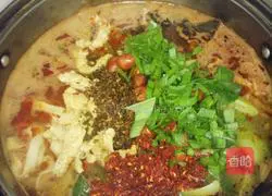 Illustration of how to make spicy rice noodles with shredded chicken 7