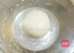 Illustration of how to make steamed stuffed buns with chive yellow pork stuffing 2