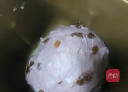 Illustration of how to make purple sweet potato and raisin steamed buns 3