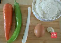 Illustration of how to make fried rice with fancy eggs 1