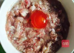 Steamed Pork Patties with Salted Egg and Ginger Sauce Practice illustration 3