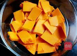 Illustration of how to make Minion Steamed Buns 2