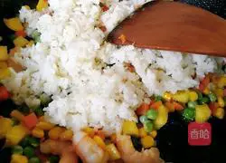 Nanyang Pineapple Boat Fried Rice Recipe Illustration 9