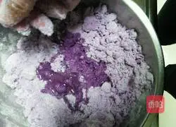 Illustration of how to make glutinous rice and purple potato cakes 4