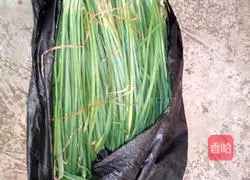 Chives Illustration of how to make pork stuffed dumplings 4