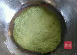 Illustration of how to make mushroom, pork and carrot dumplings 4