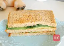 Illustration of how to make avocado milkshake sandwich 4