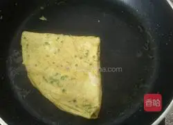 Illustration of how to make green onion egg pancake 5