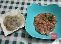 Illustration of how to make three fresh shepherd's purse dumplings 4