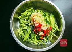 Illustration of how to make spicy and sour vermicelli 6