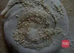 Illustration of how to make spiced sesame crispy pancakes 16