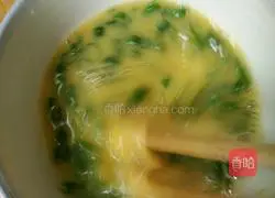Illustration of how to make green onion egg pancake 3