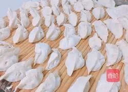 Illustration of how to make cabbage and pork dumplings 14