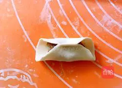 Illustration of how to make crescent dumplings 6