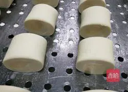 Illustration of how to make sweet potato core steamed buns 4