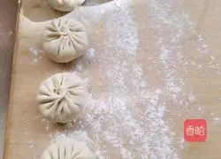 Illustration of how to make pork and radish stuffed buns 6