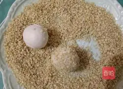 Illustration of how to make fried glutinous rice balls 2