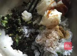 Illustration of how to make steamed buns with vegetarian stuffing 8