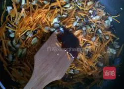 Illustration of how to make carrot fried rice 11