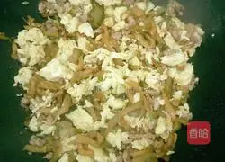 Illustration of how to make fried rice with eggs and mustard mustard 7