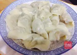 Illustration of how to make coriander and meat dumplings 5