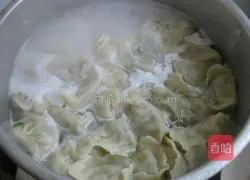 Illustration of how to make leek and pork dumplings 8