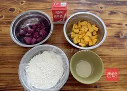 Illustration of making couple's slipper buns 1