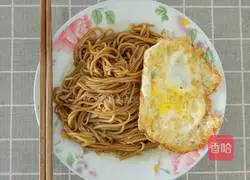 5-minute quick breakfast soy sauce noodles recipe 3