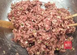 Illustration of how to make celery stuffed dumplings 3