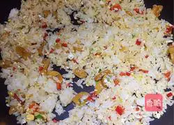 Salty yellow Illustration of how to make fried rice 4