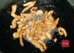 Illustration of how to make shredded pork, beans and fried rice noodles 9