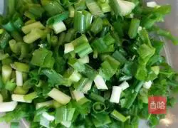 Illustration of how to make diced shark meat and pickled cabbage fried rice 4