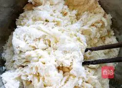 Illustration of how to make egg, fennel and steamed buns 3