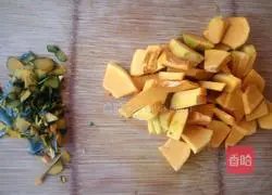 Illustration of how to make pumpkin blossom steamed buns 1